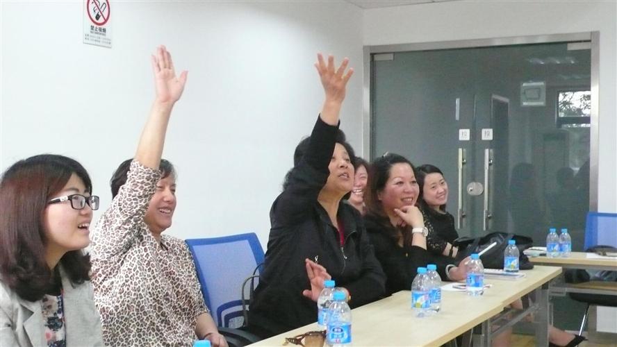 “爱心传递”义务家教志愿者团队活动 “爱心传递”义务家教志愿者团队活动