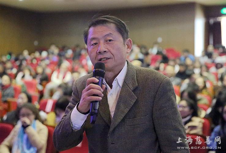 张凌为选手作点评 图像