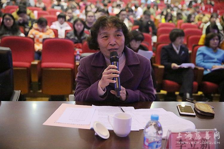 李立新为选手作点评 图像